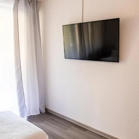 Monteur- & Gruppenquartier Mg L Balkon L Wifi L Smarttv Апартаменты *
