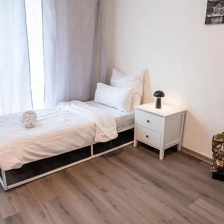 Monteur- & Gruppenquartier Mg L Balkon L Wifi L Smarttv Мёнхен-Гладбах